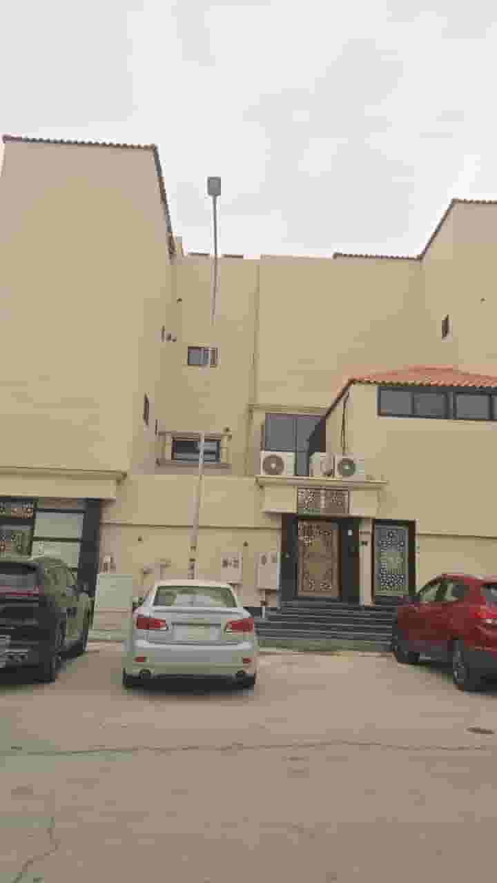 Residential building in Al-Zahraa Malaz neighborhood