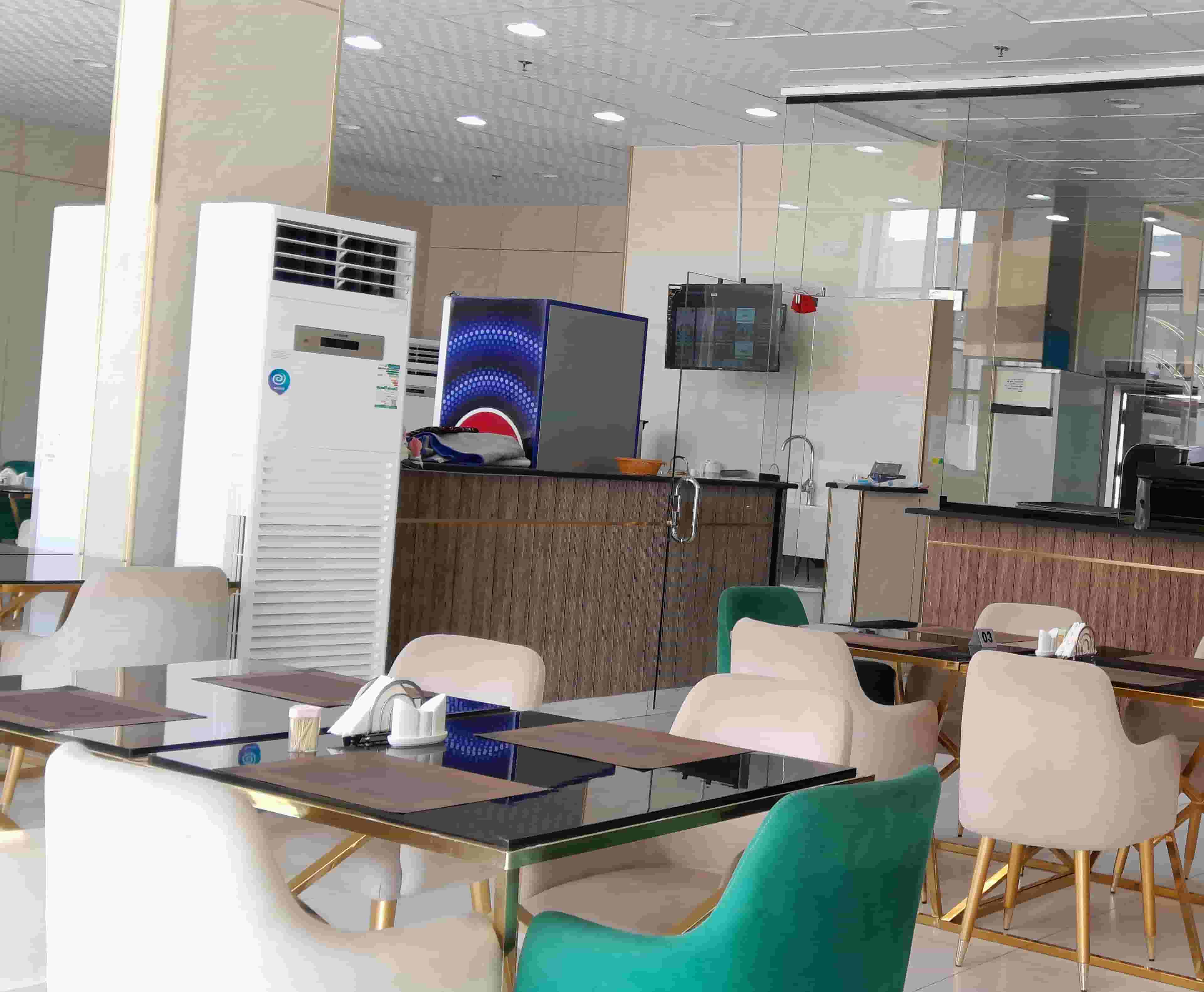A fully equipped kissing restaurant in Jeddah  