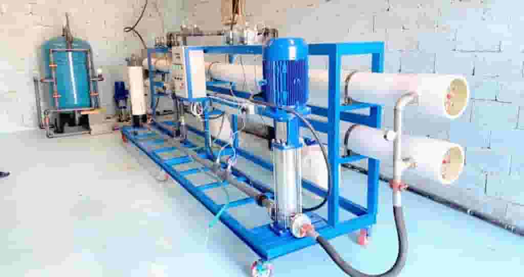 Well and seawater desalination plants and production lines 