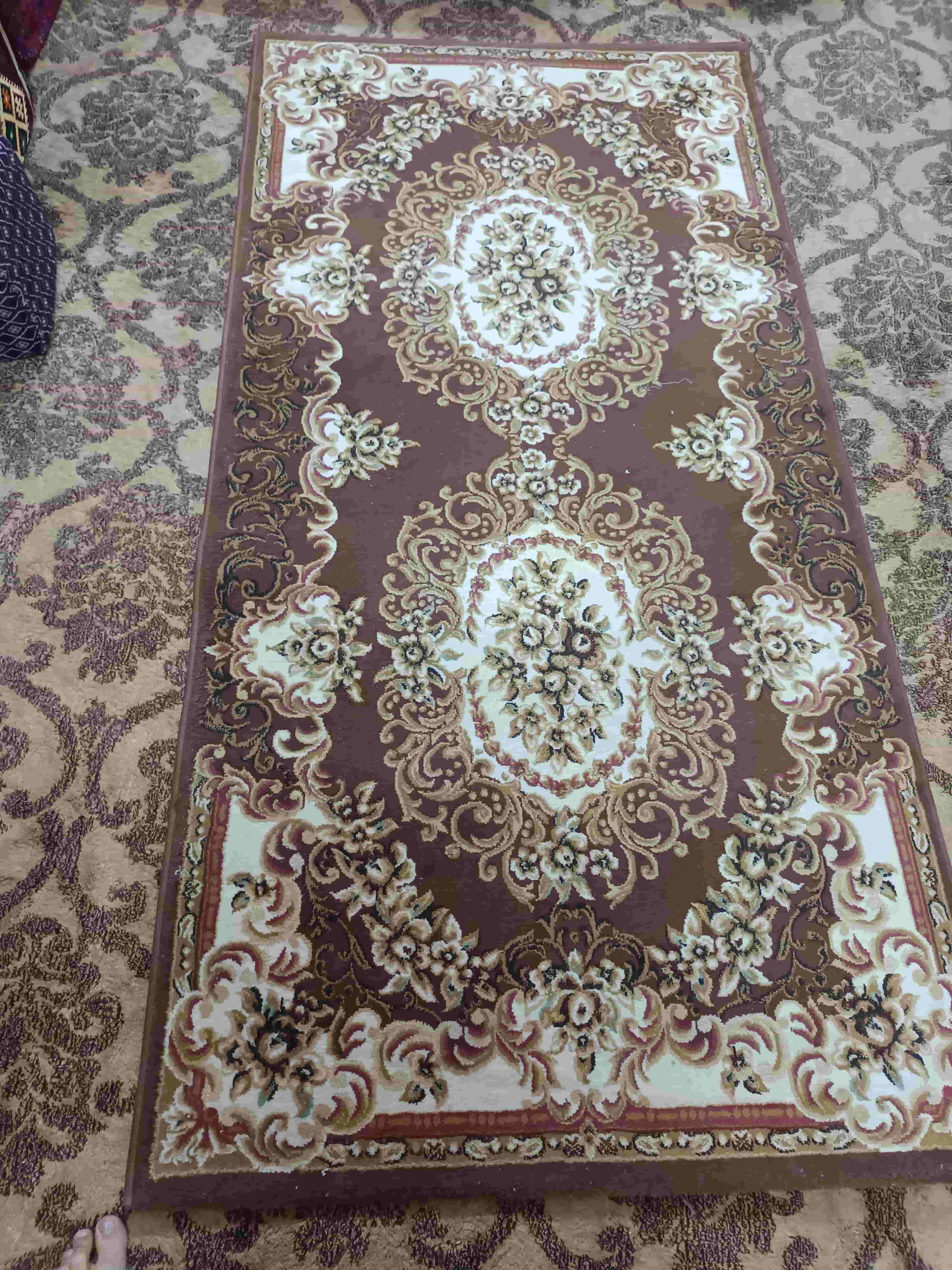 One by two meter clean carpet for sale in Riyadh