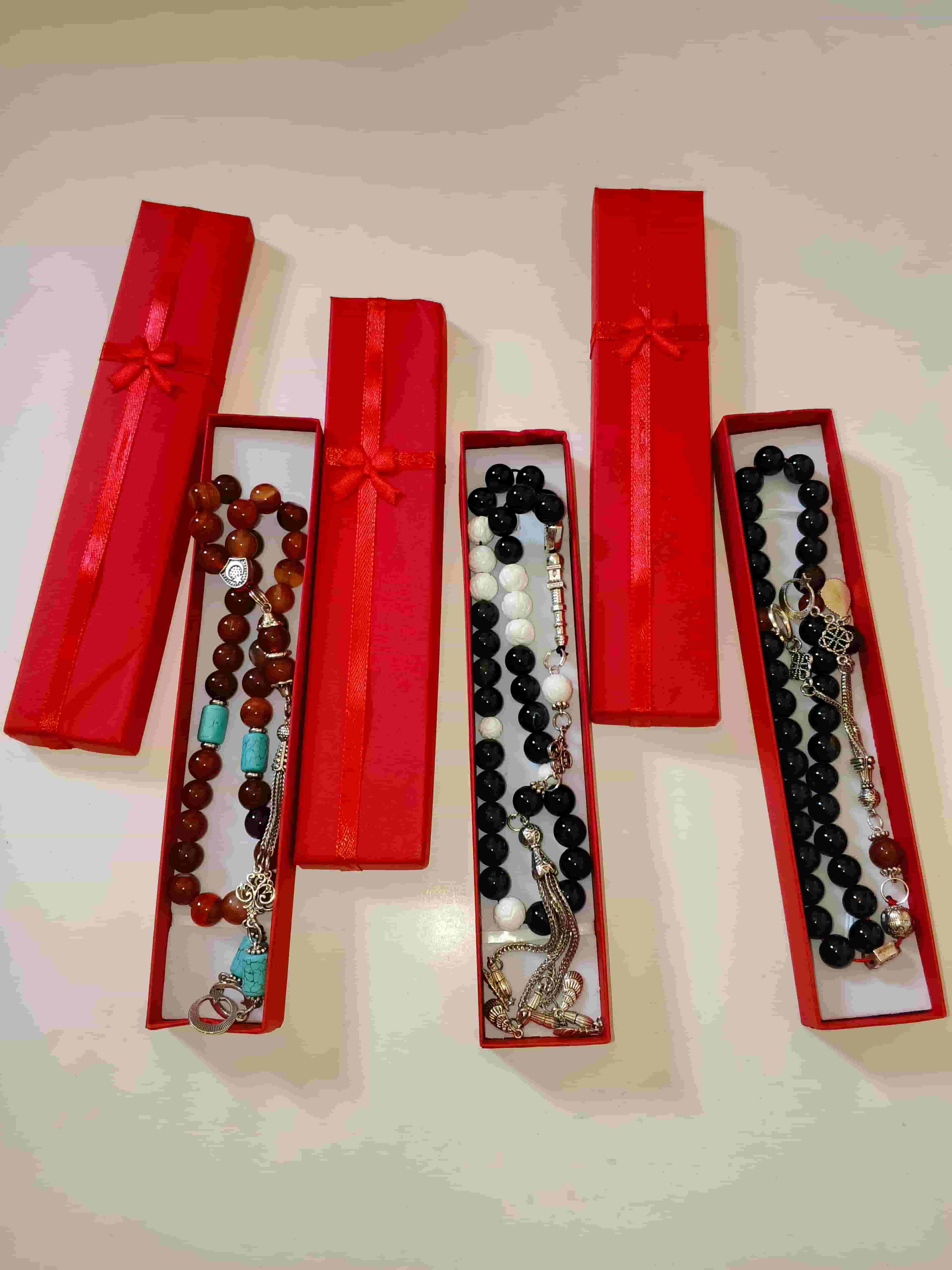 Three garnet stones are a special detail