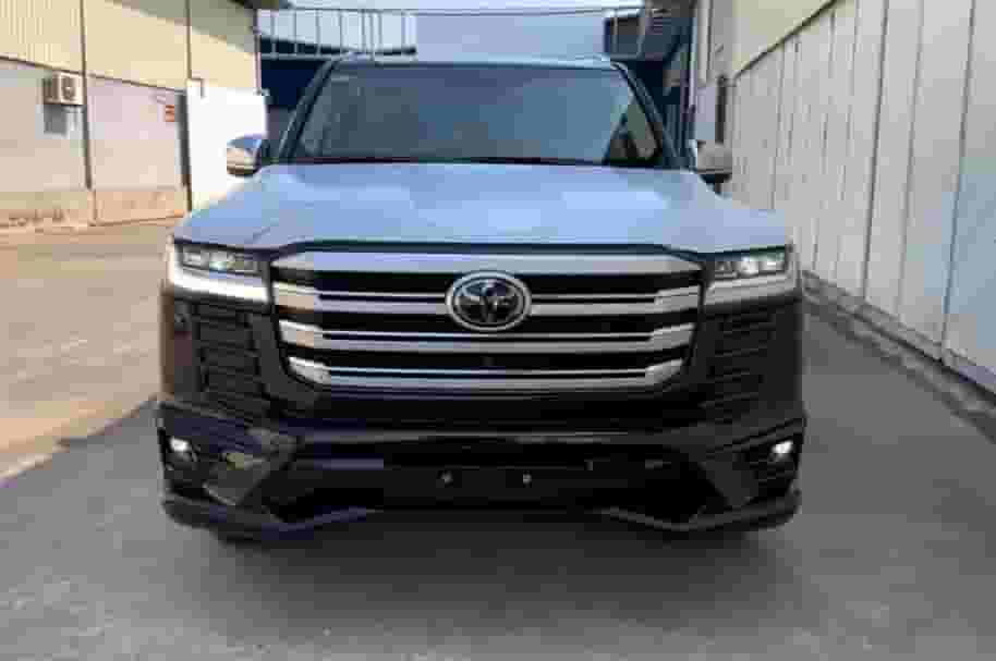 Land Cruiser V6 model 2024