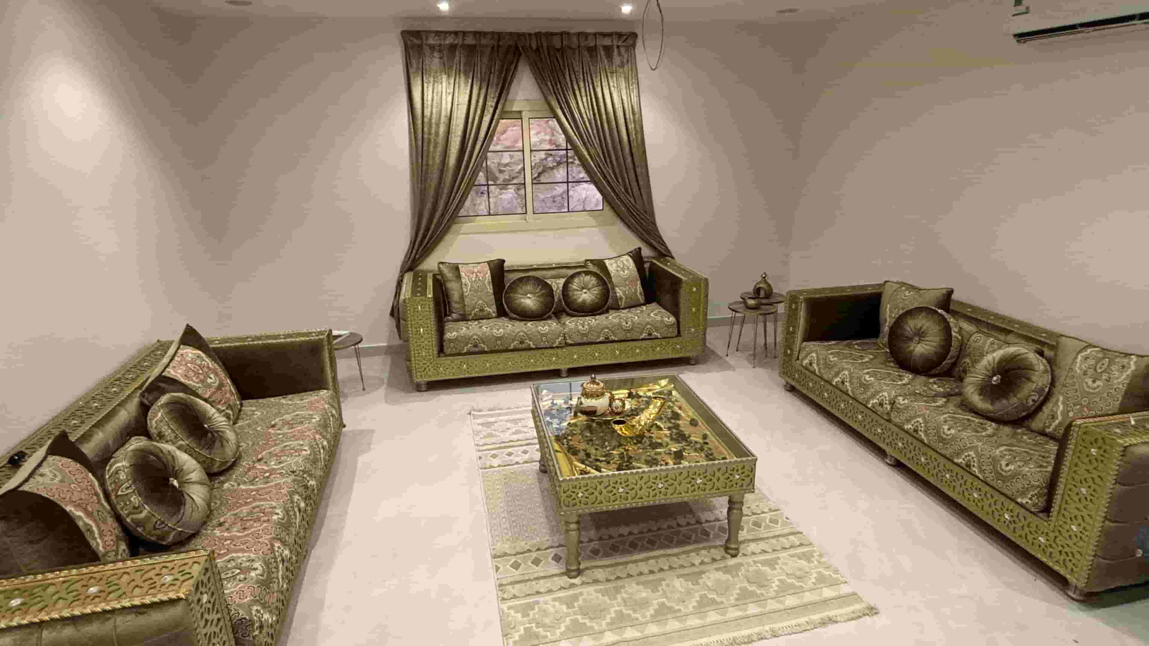 ‎للبيع luxury sofa set 