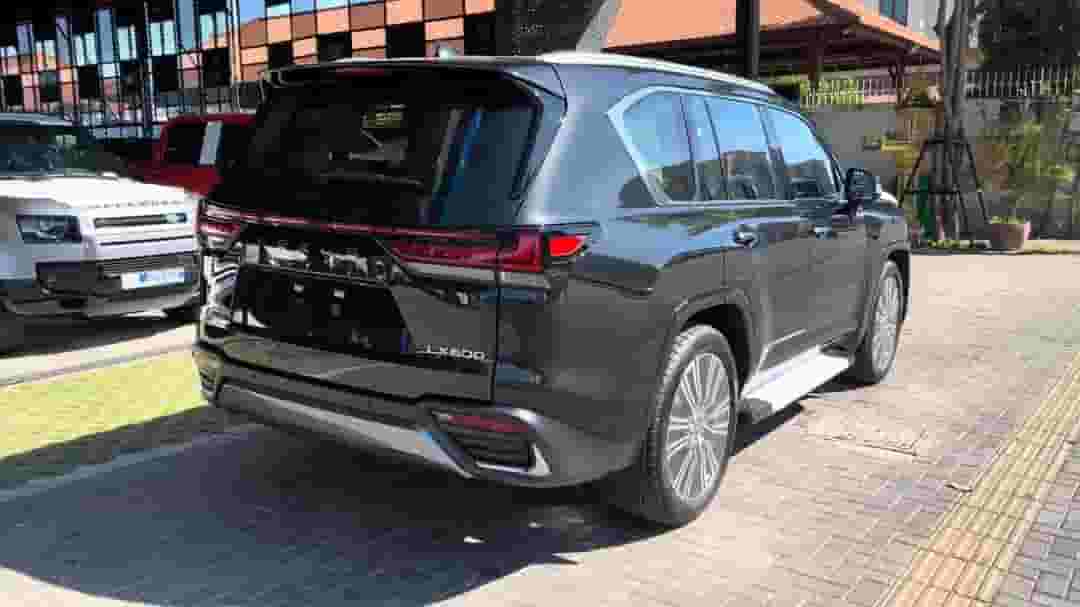 2022 لكزس LX 600 المميزة توين توربو GCC