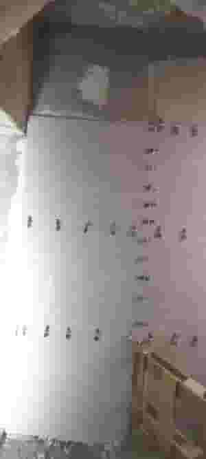 Ceramic and floor installation technician