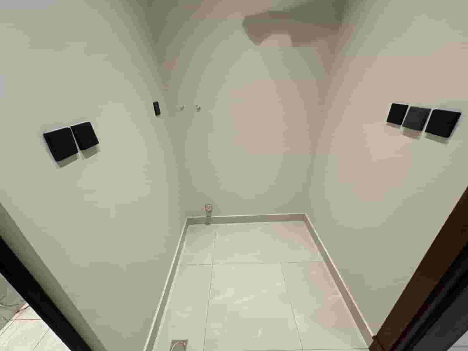 شقه فاخره للبيع في حي الشوقيه