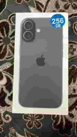 ايفون ١٧ عايدى اسود ٢٥٦ ج بطارية ١٠٠%