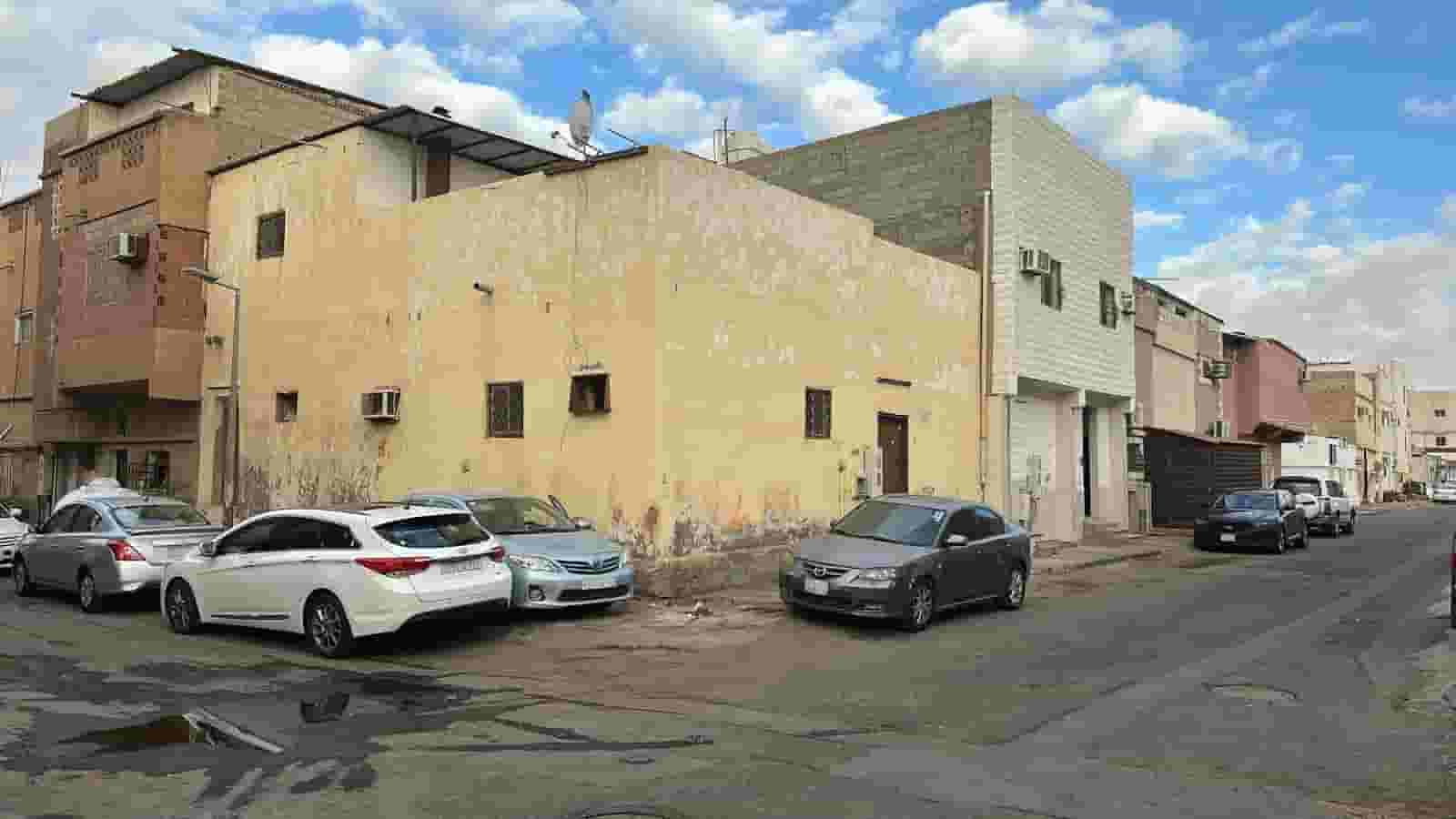 للبيع عقار عمره اربعين