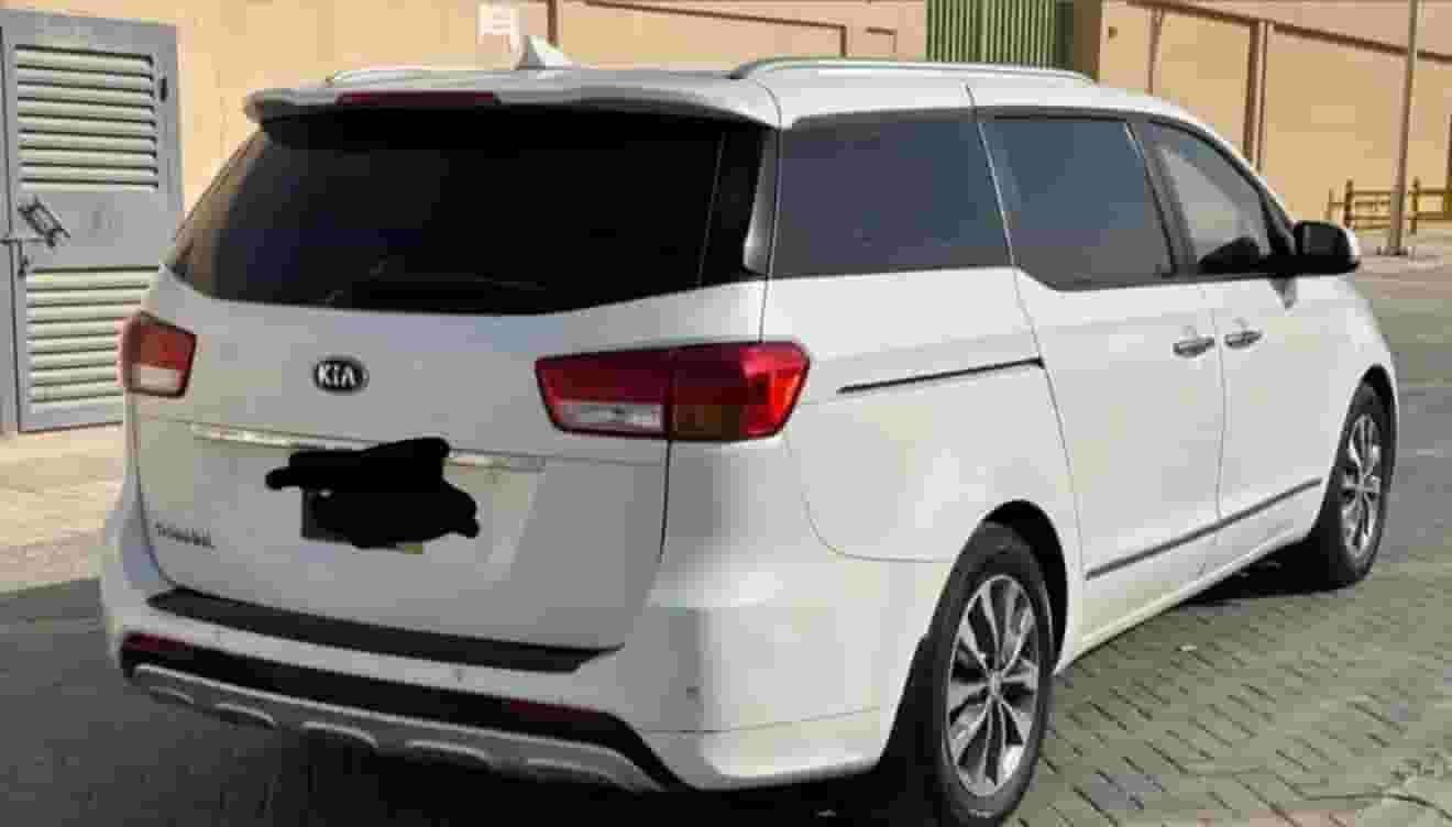 للبيع كيا كرنفال 2016 ديزل