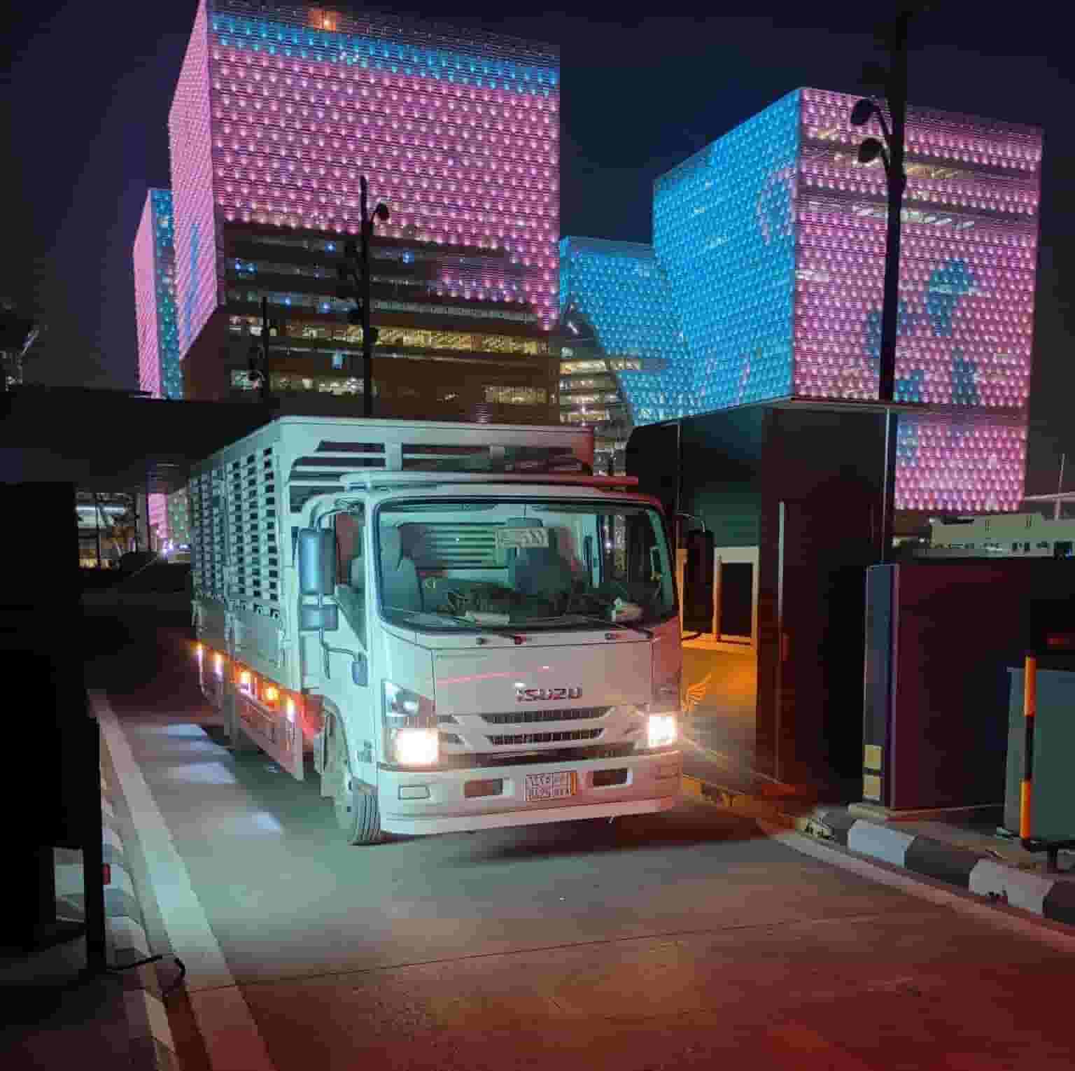 نقل الأجهزة والأثاث مع الفك والتركيب وشاشات العرض