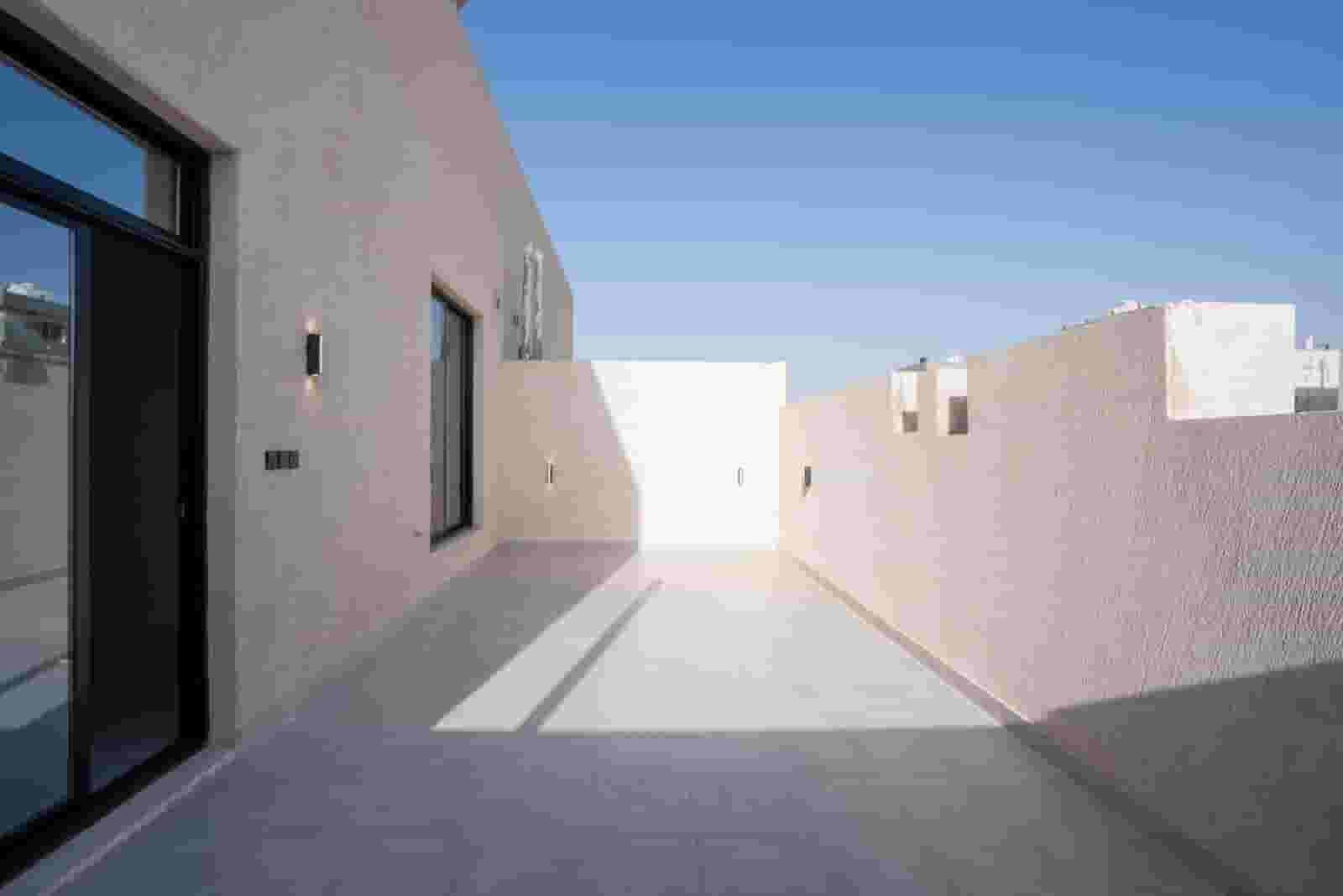 ملحق روف 5 غرف مع السطوح بجدة حي السلامة للبيع أفراغ فوري