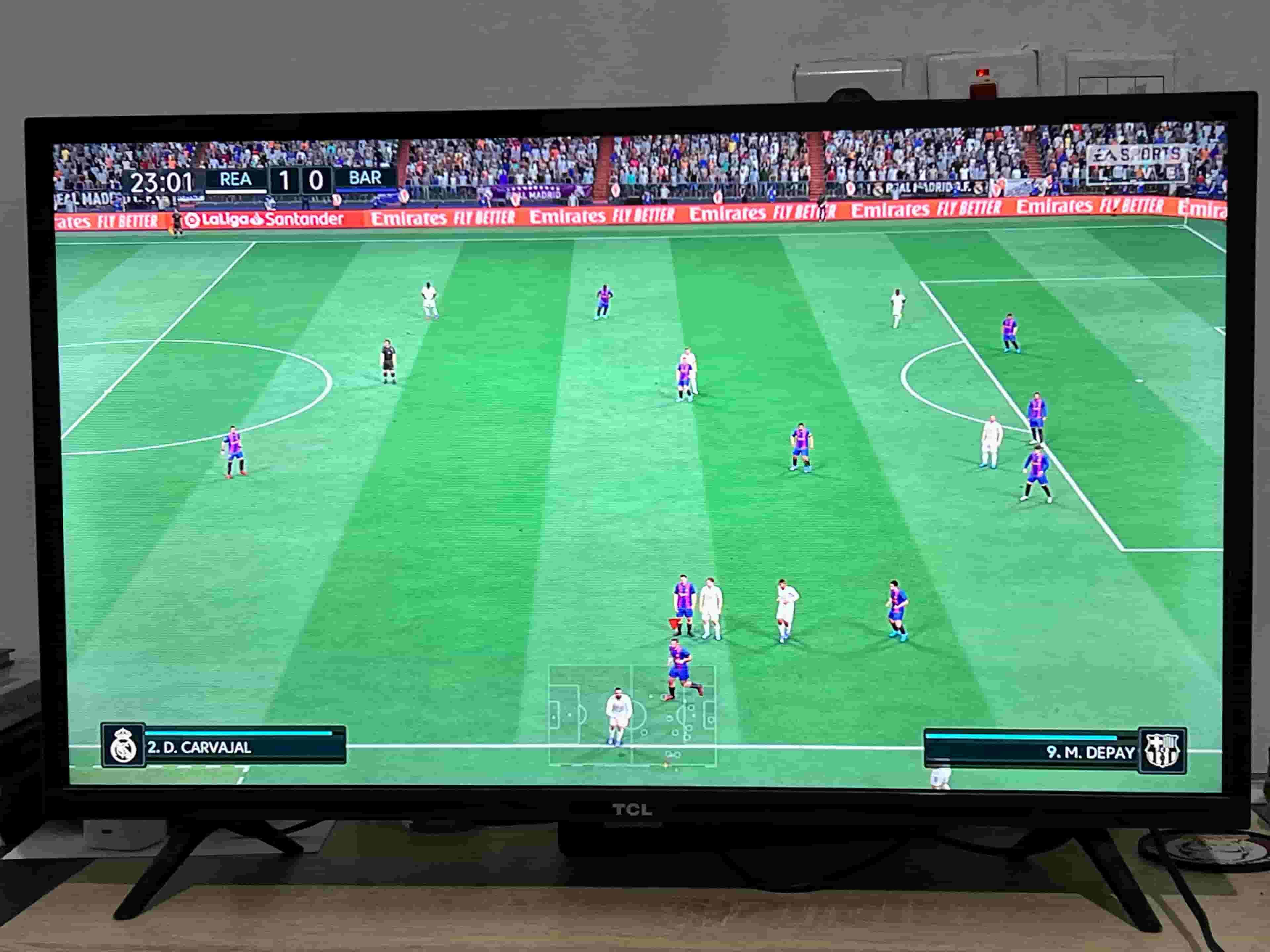 تلفاز TCL نظيف جدا في حالة ممتازة.