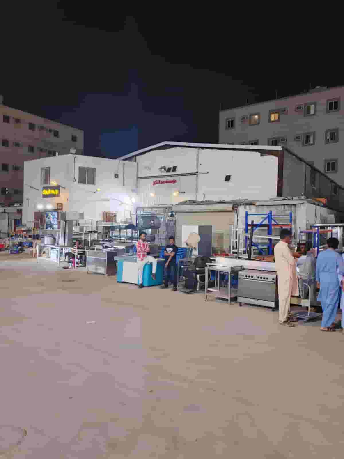 مستودع للبيع