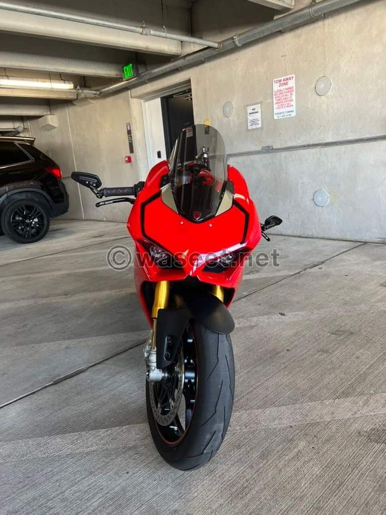 2018 Ducati  V4s 1