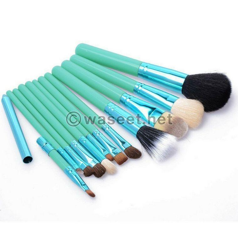  Makeup Brushes   Case Brush Holder  1