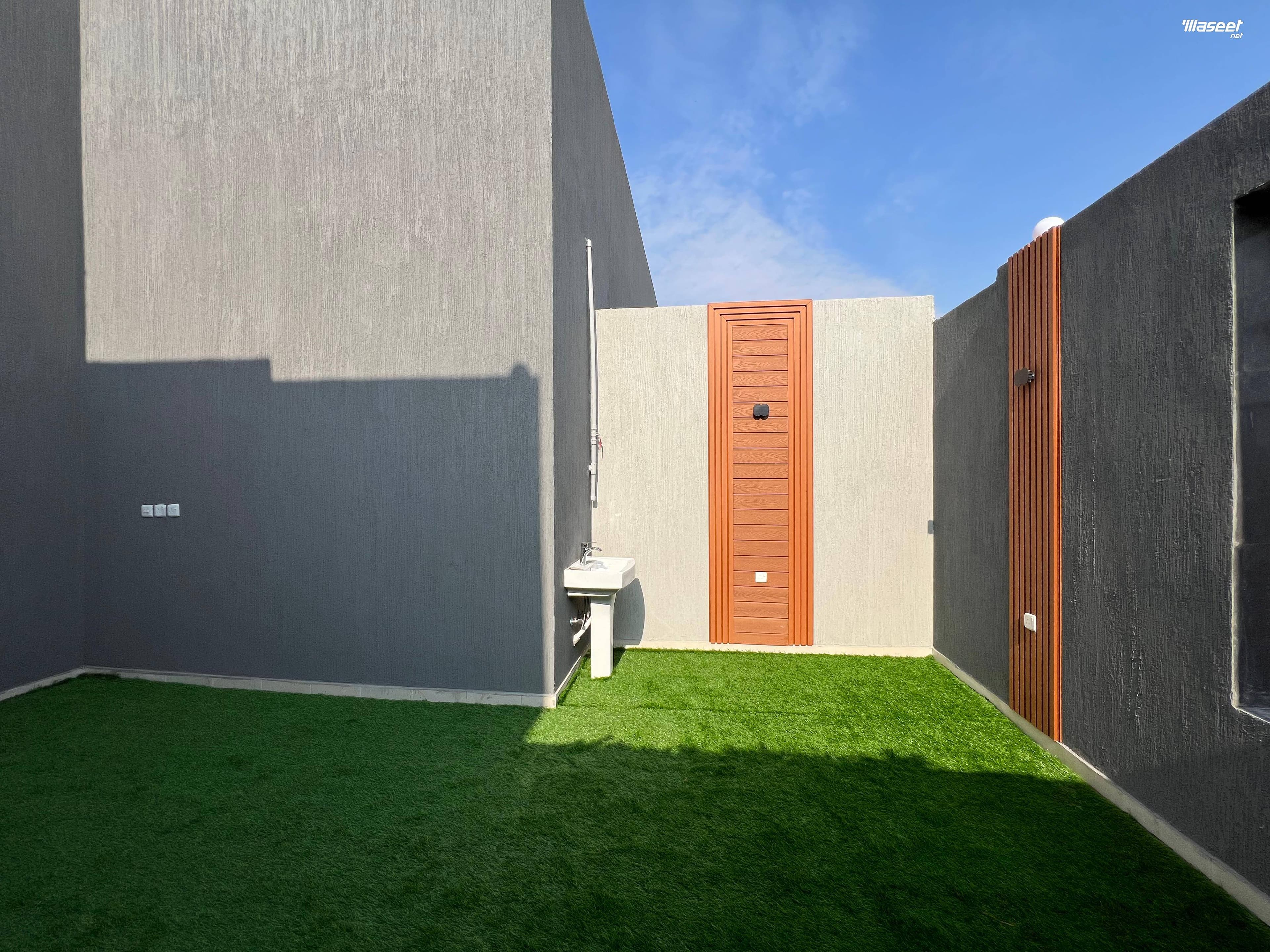 Luxury attached apartment for sale 170 m 10