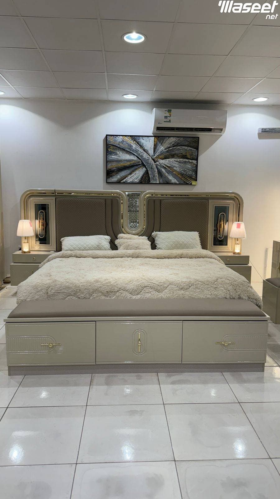A modern and elegant bedroom 0