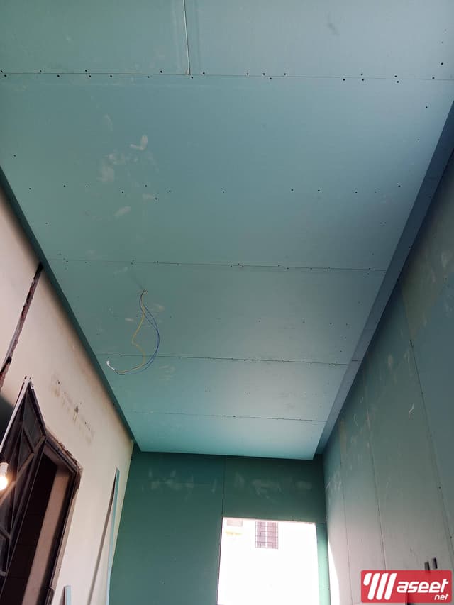 A gypsum board teacher in Jeddah is a gypsum board technician