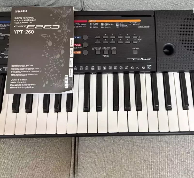 Yamaha 61 keys piano  0