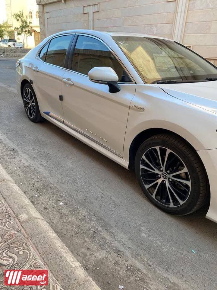 Toyota Camry GLE model 2020 0