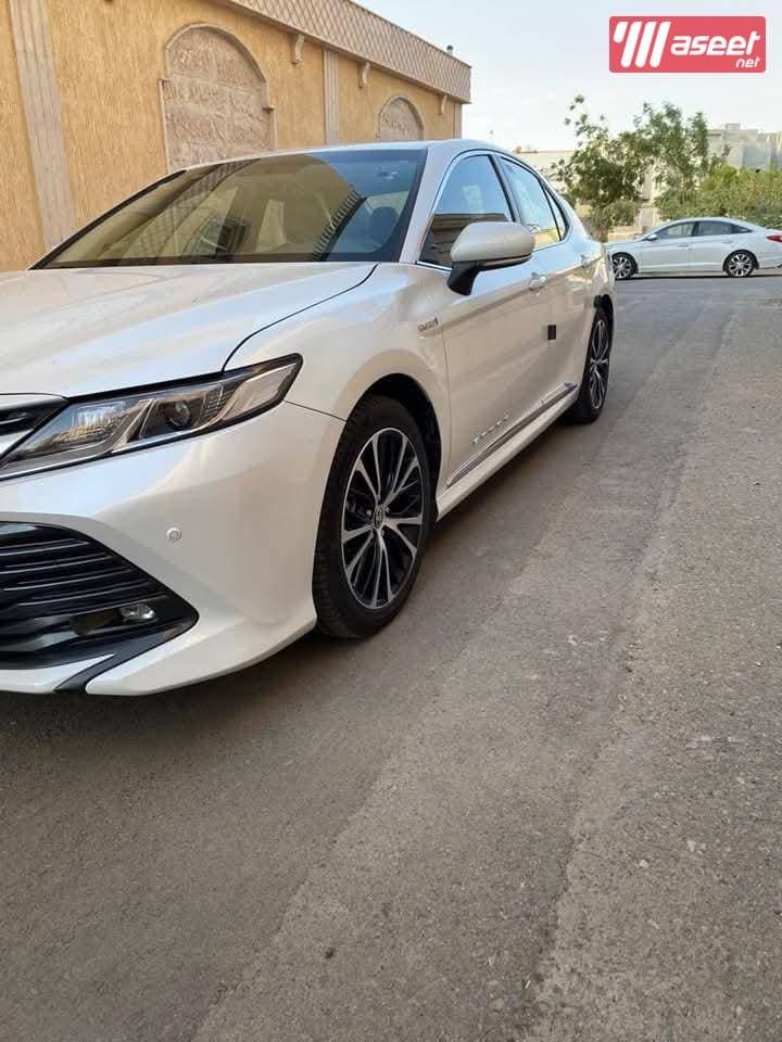 Toyota Camry GLE model 2020 1