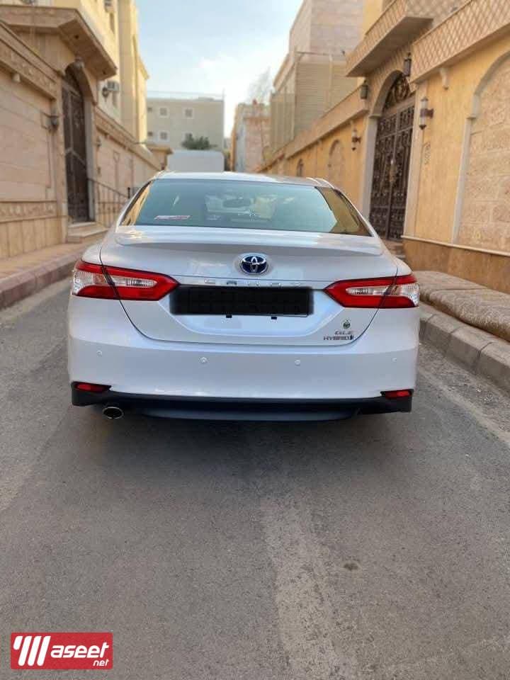 Toyota Camry GLE model 2020 3