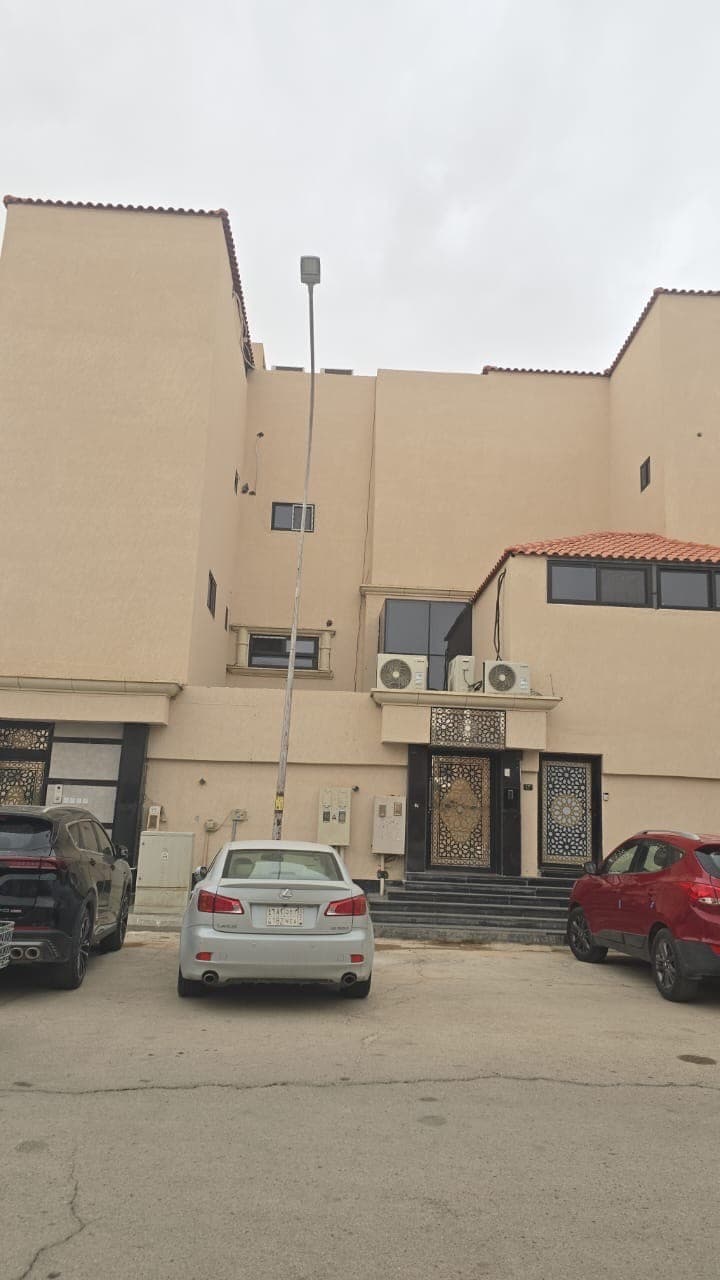 Residential building in Al-Zahraa Malaz neighborhood 0