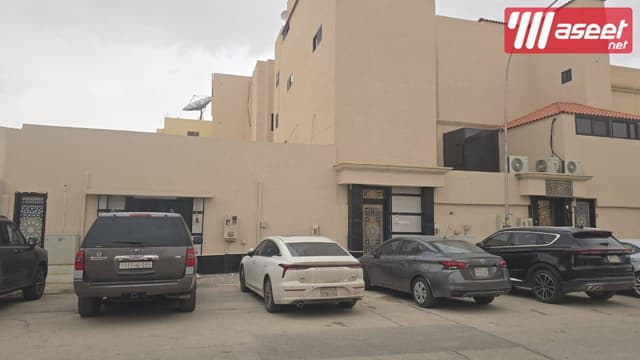Residential building in Al-Zahraa Malaz neighborhood