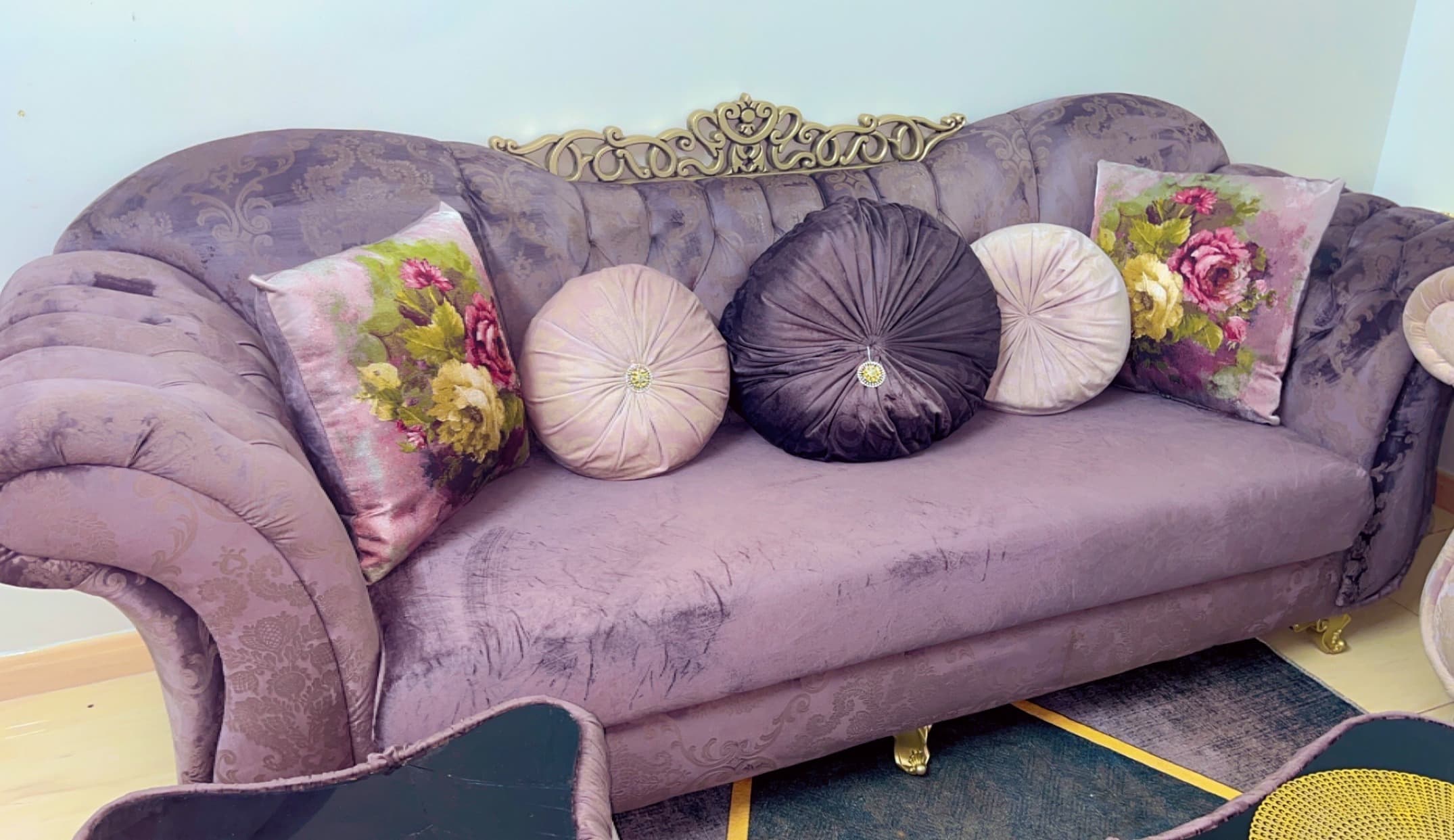 A very luxurious sofa set  1