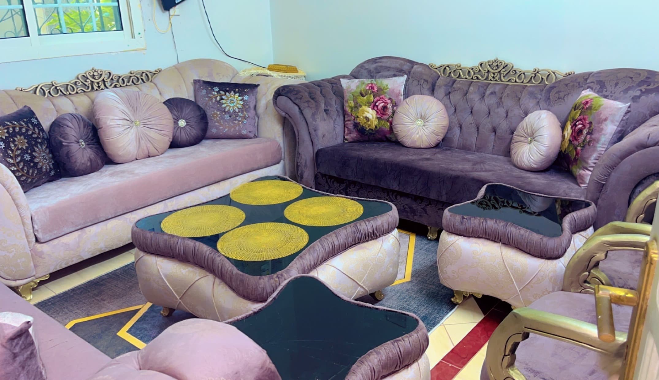 A very luxurious sofa set  3
