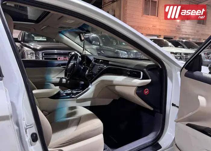 Toyota Camry 2018 4