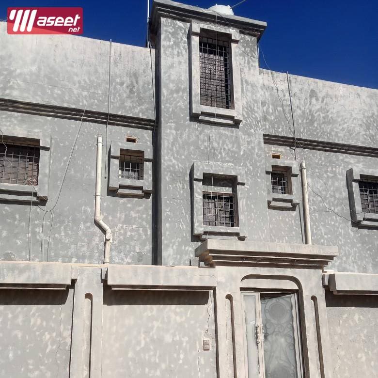 إزاله الصبغ بالرمل وتخشين الخرسانه  1
