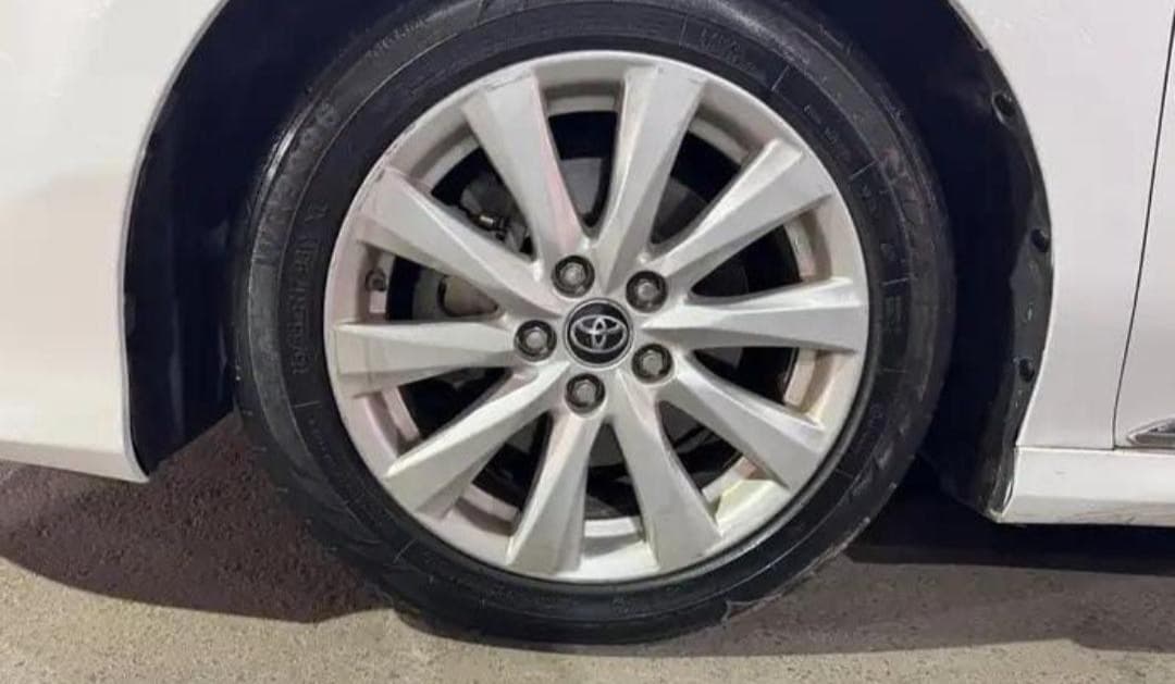 Toyota Camry 2018 5