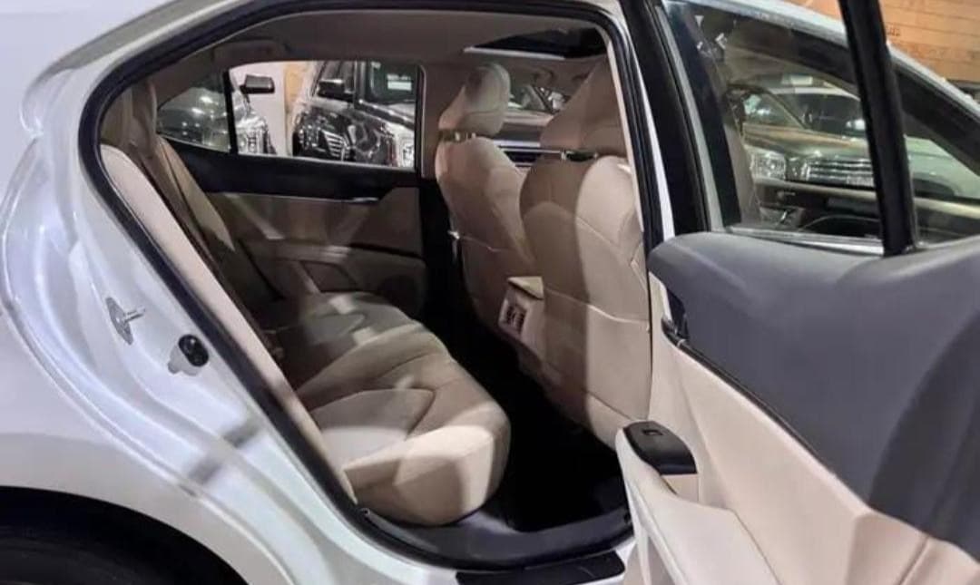 Toyota Camry 2018 6