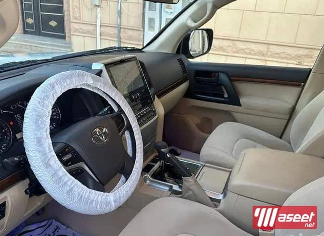 Land Cruiser model 2016 for sale 