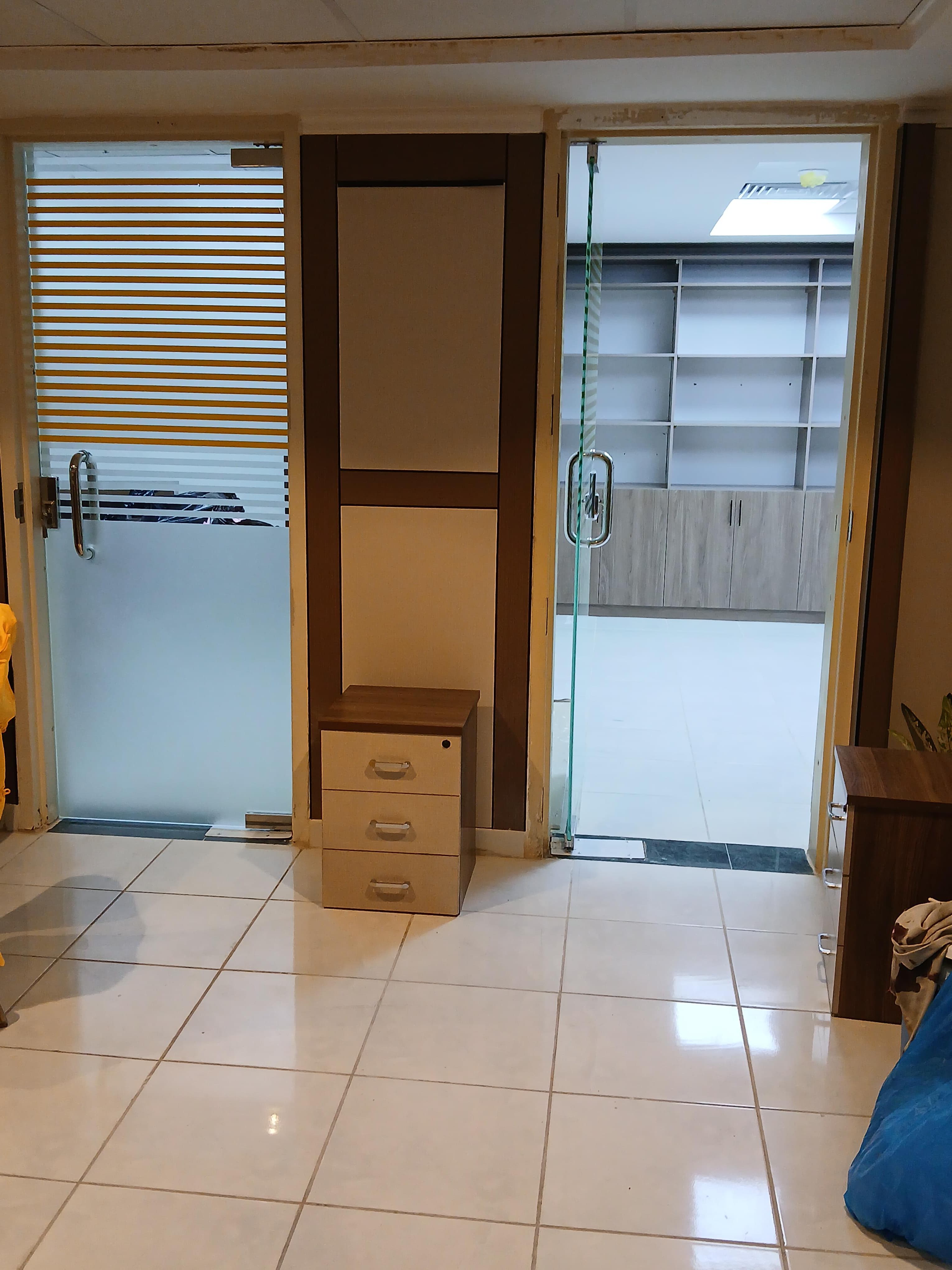Securit glass technician 2