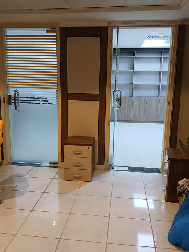 Securit glass technician