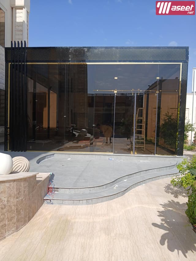 Securit glass technician
