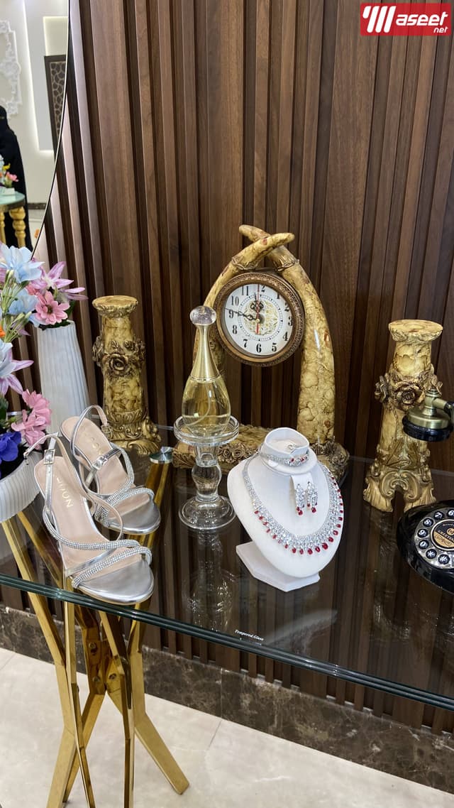 Dress accessories and heels