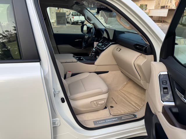 TOYOTA LAND CRUISER 2024
