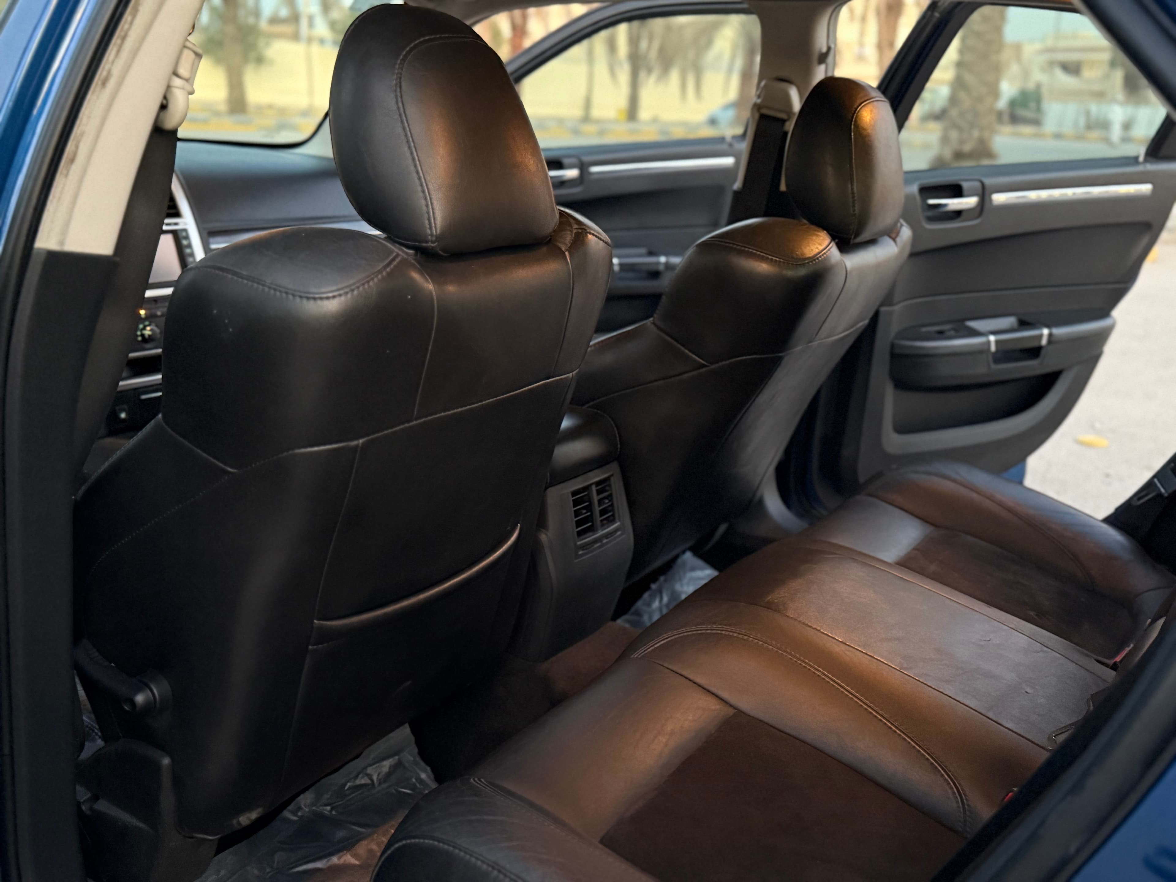 Chrysler c300 2010 for sale 8