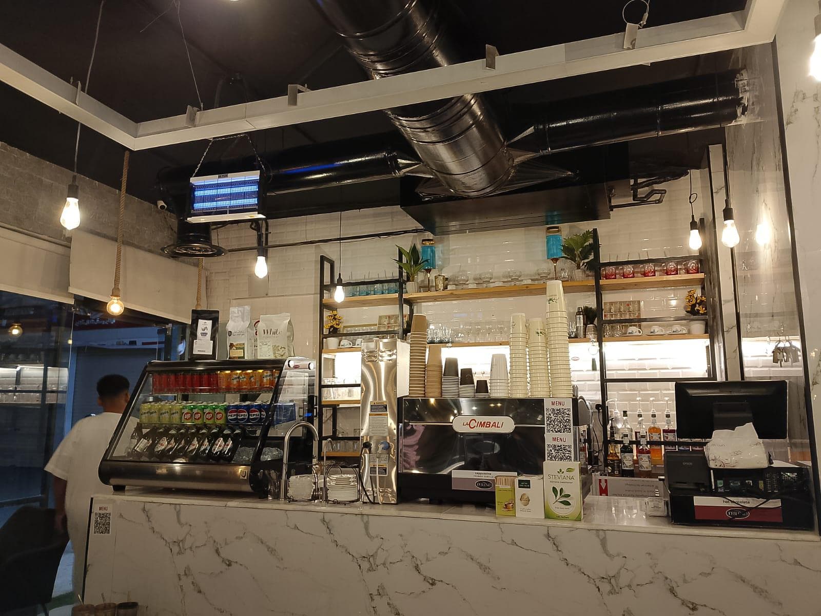 for rent  cafe in a great location 2