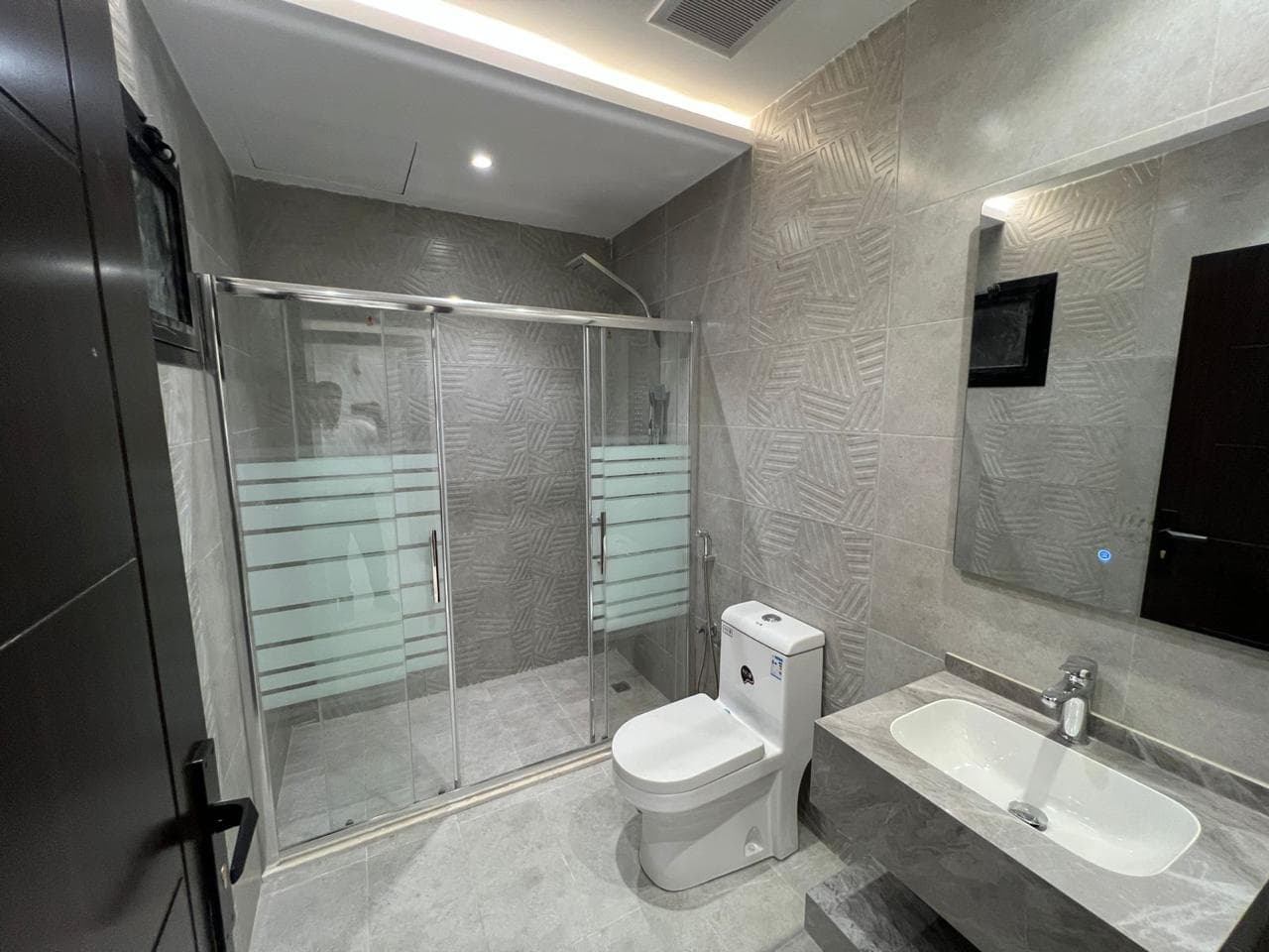 A unique and luxurious apartment in the most prestigious neighborhoods of Mecca  8