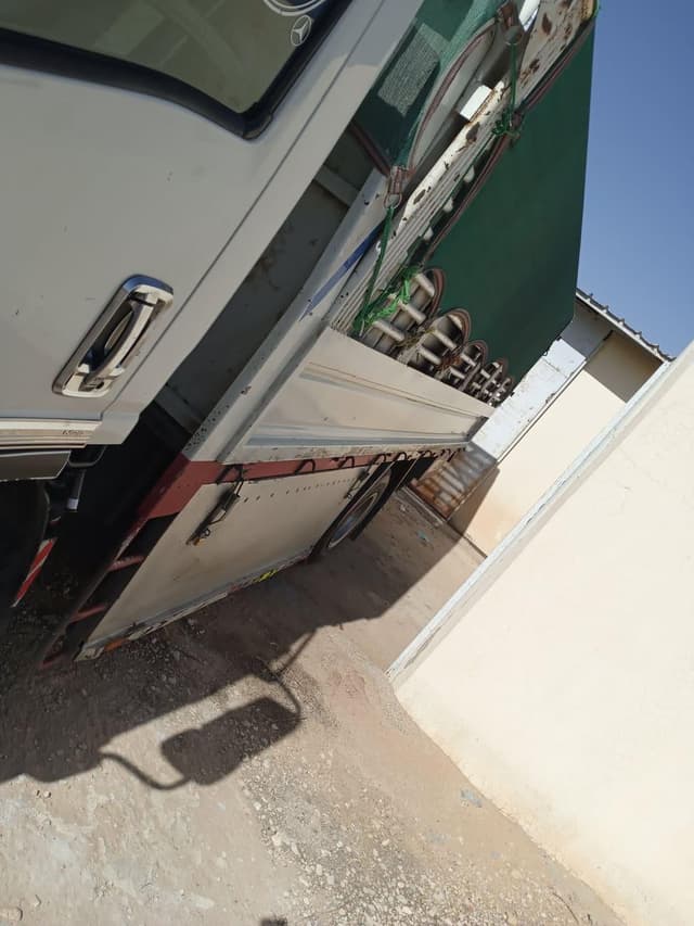 Moving furniture, furniture and goods inside and outside Riyadh, dismantling and installing