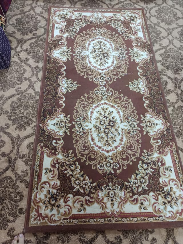 One by two meter clean carpet for sale in Riyadh