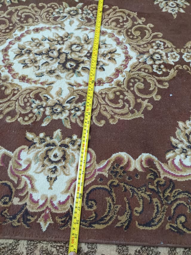 One by two meter clean carpet for sale in Riyadh