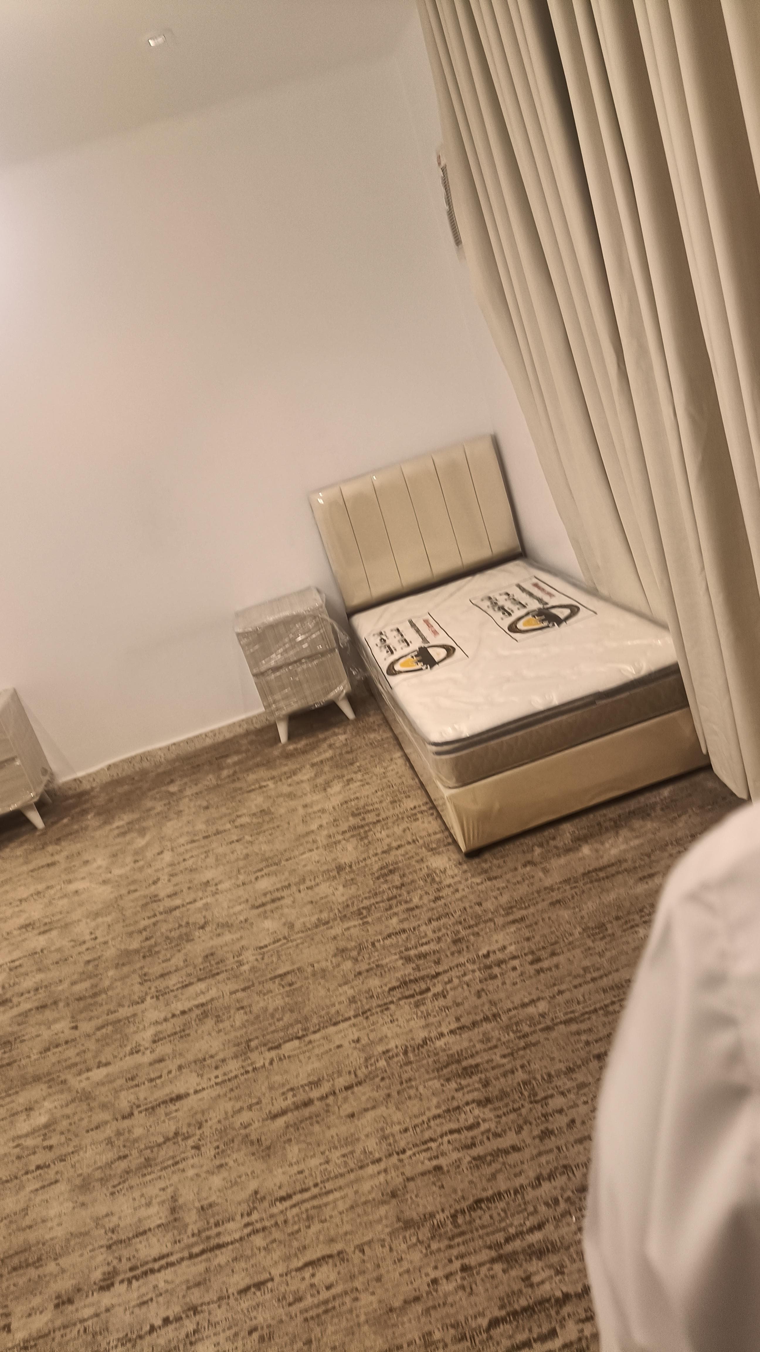 Beds, medical mattresses, closets and closets 3
