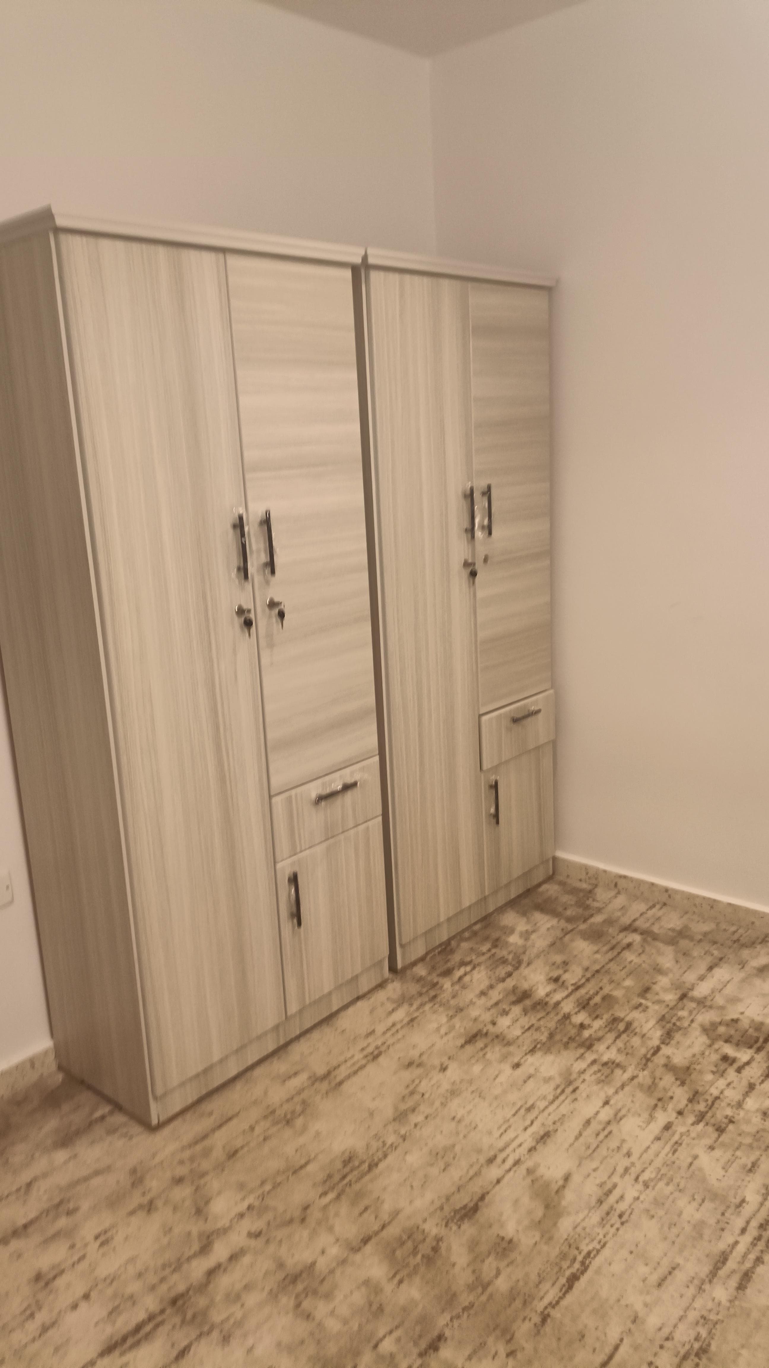 Beds, medical mattresses, closets and closets 4
