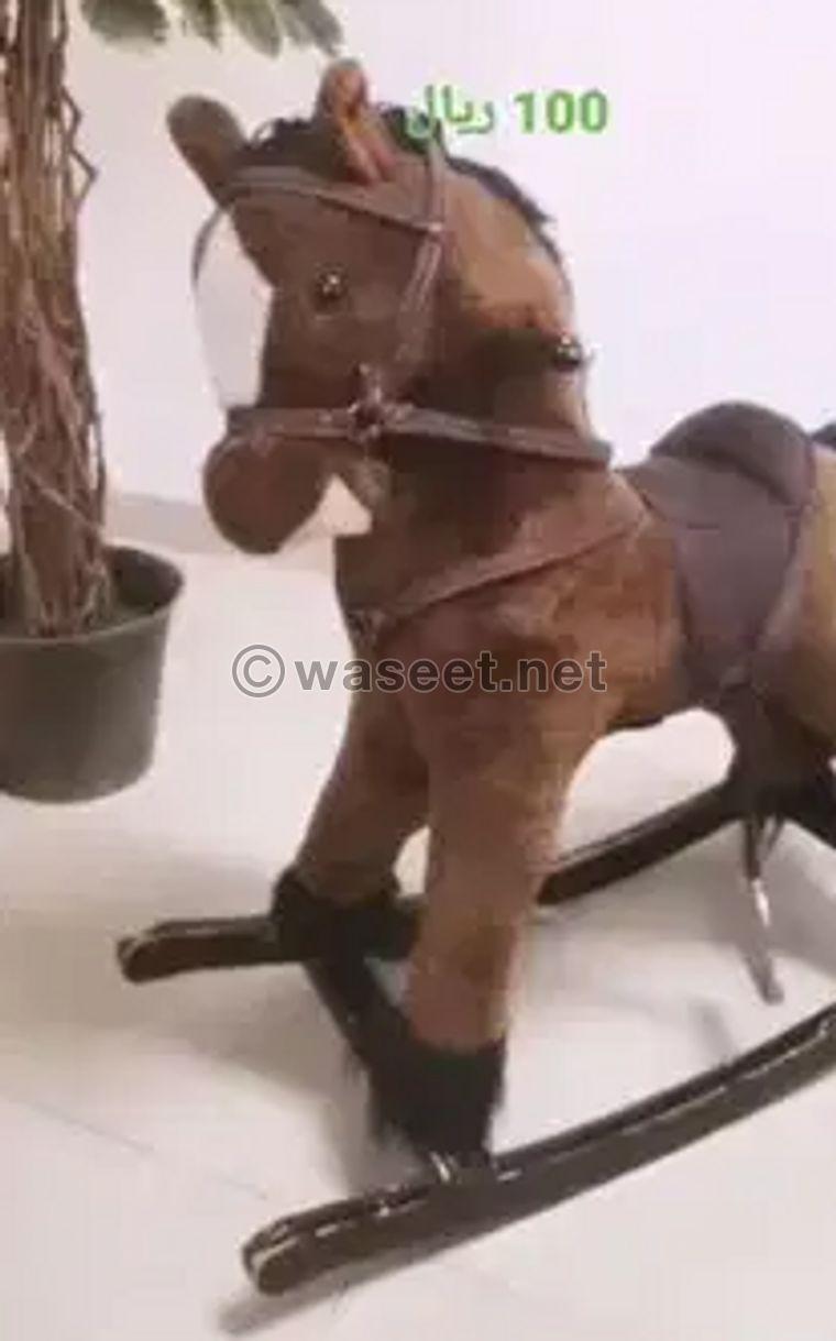 حصان خشبي هزاز للاطفال 0