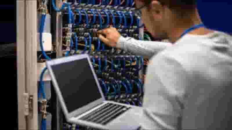 مهندس تقنية معلومات ودعم الشبكات مهندس تقنية معلومات ودعم الشبكات